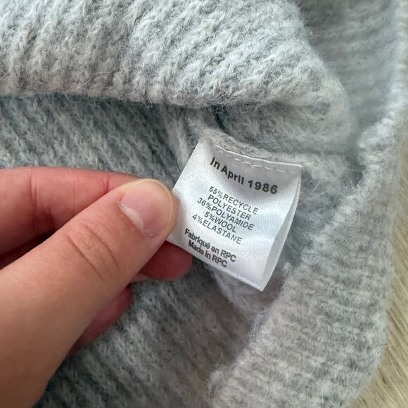 In April 1986 Women's Grey Knit Collared Pullover V Neck Sweater One Pocket - Picture 6 of 6